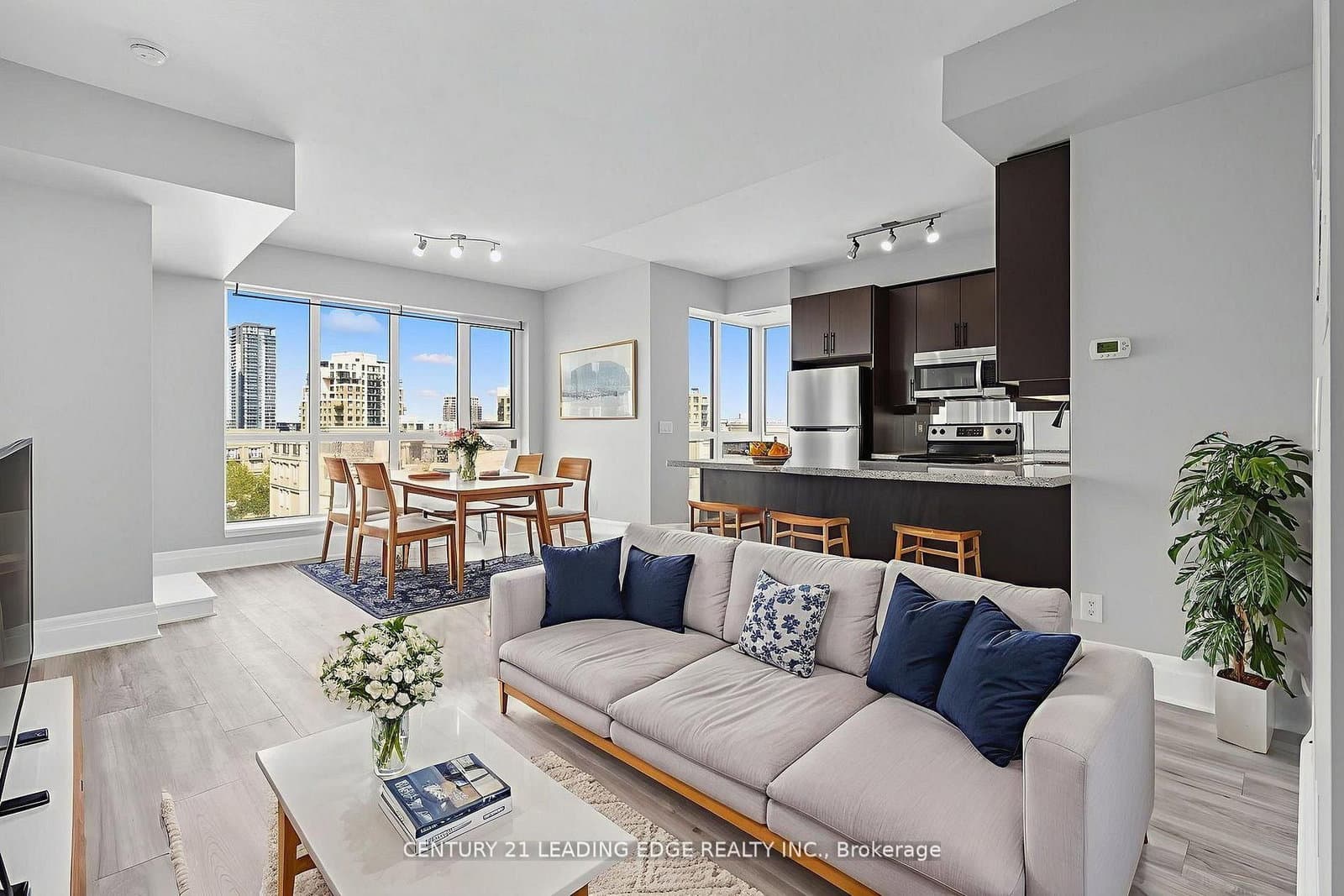 #505 - 21 UPPER DUKE Crescent