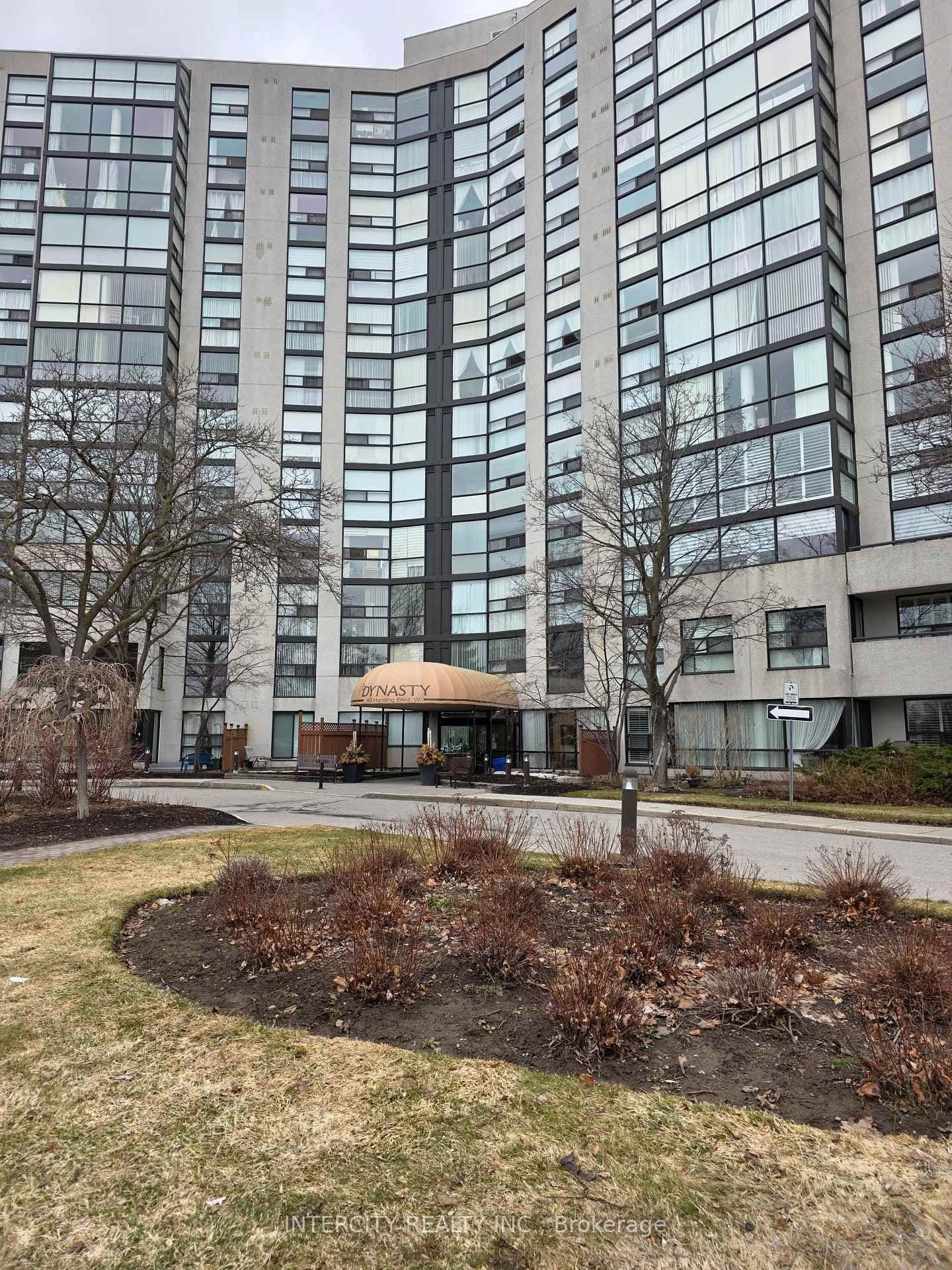 #310 - 40 Harding Boulevard W