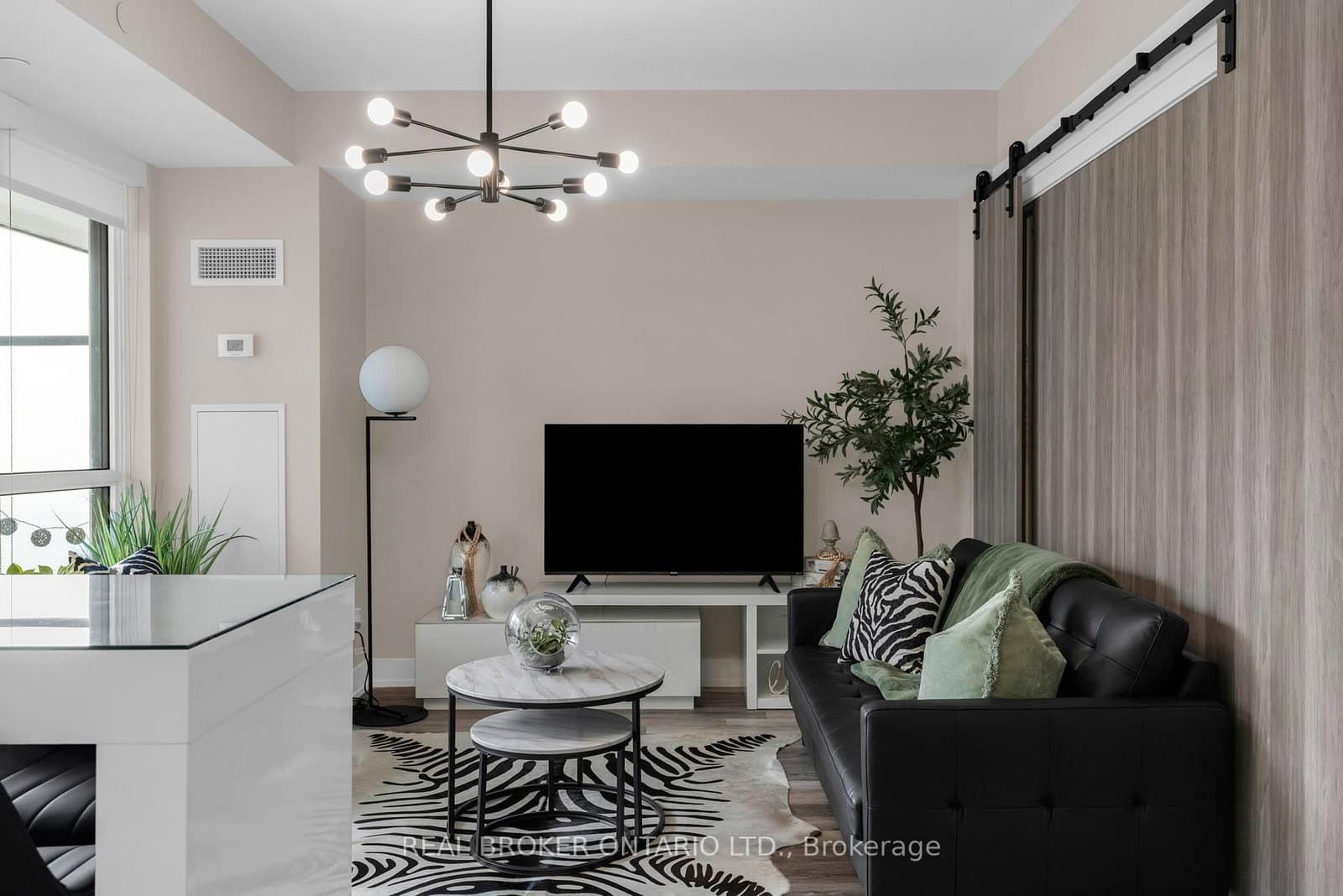 #A303 - 241 Sea Ray Avenue