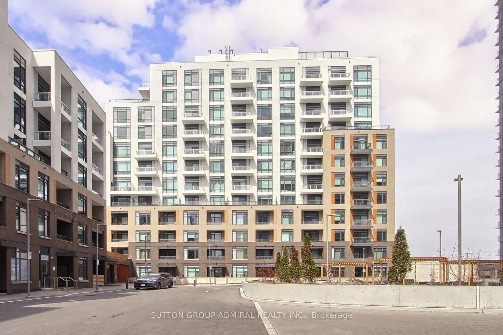 8 Beverley Glen, Unit 413