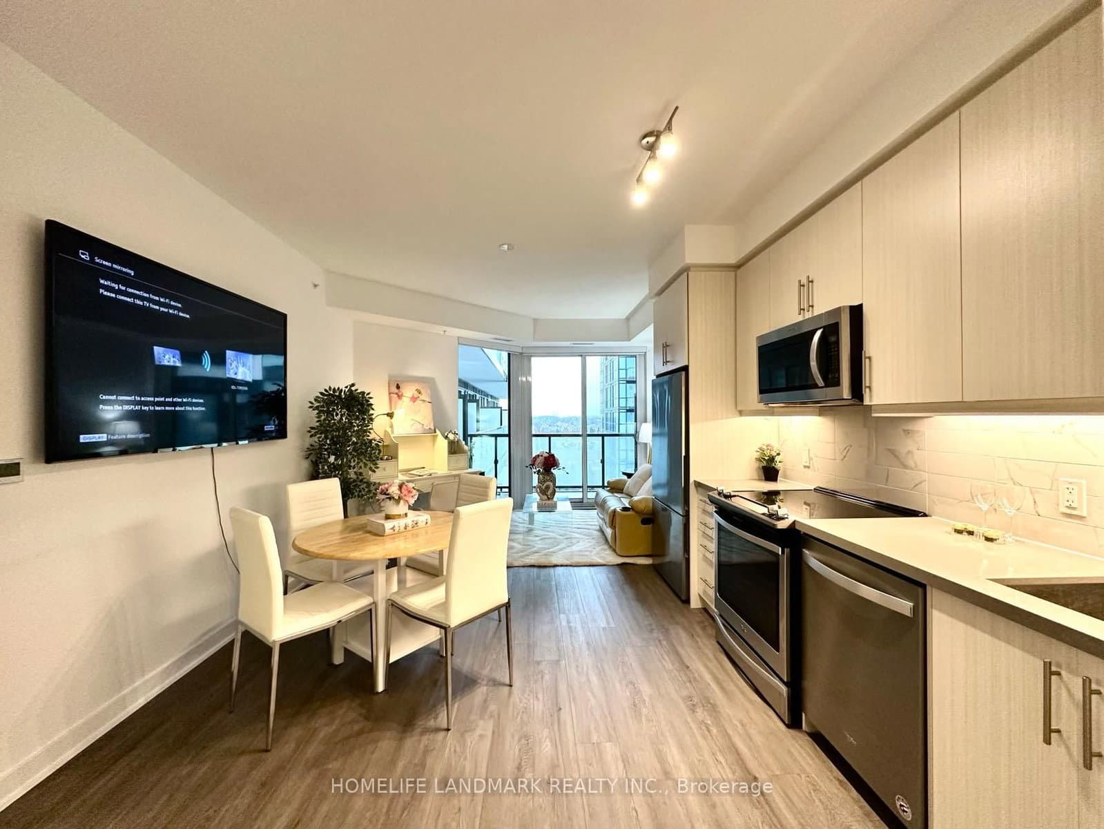 #813 - 85 Oneida Crescent