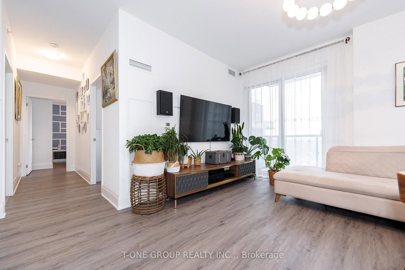 #1514 - 85 Oneida Crescent