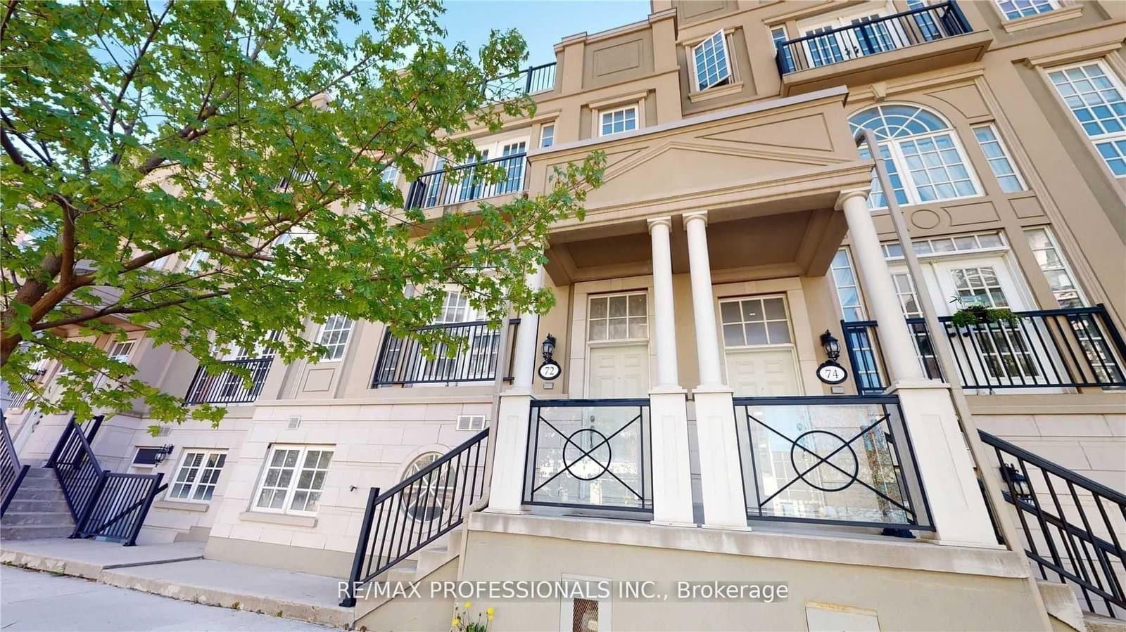 72 Upper Duke Crescent