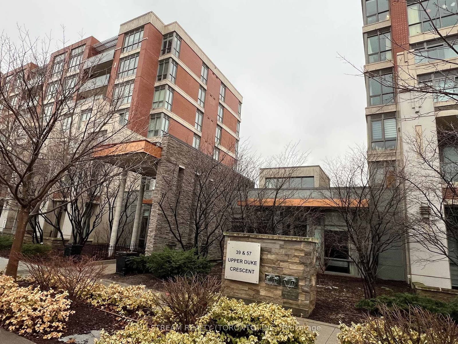 #423 - 39 Upper Duke Crescent