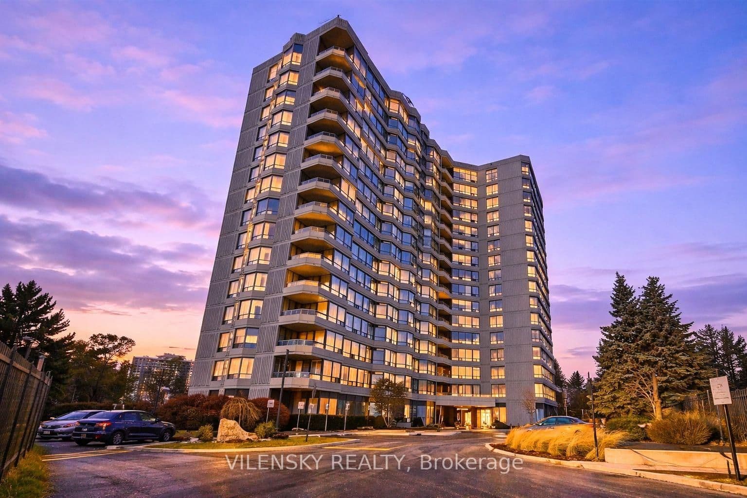 #214 - 7460 Bathurst Street