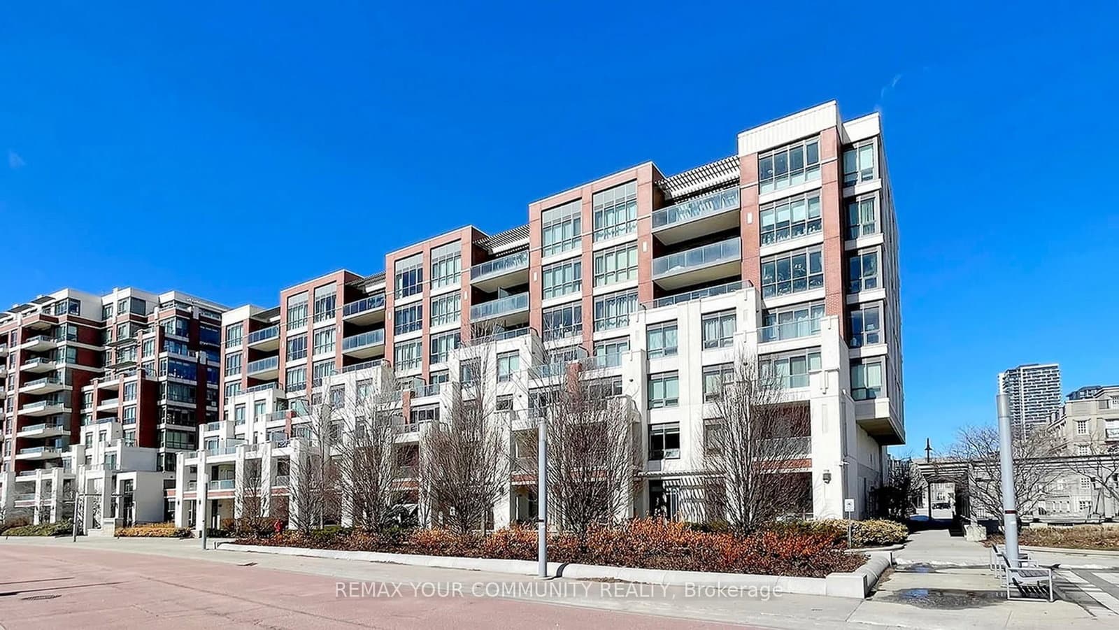 #703 - 21 Upper Duke Crescent