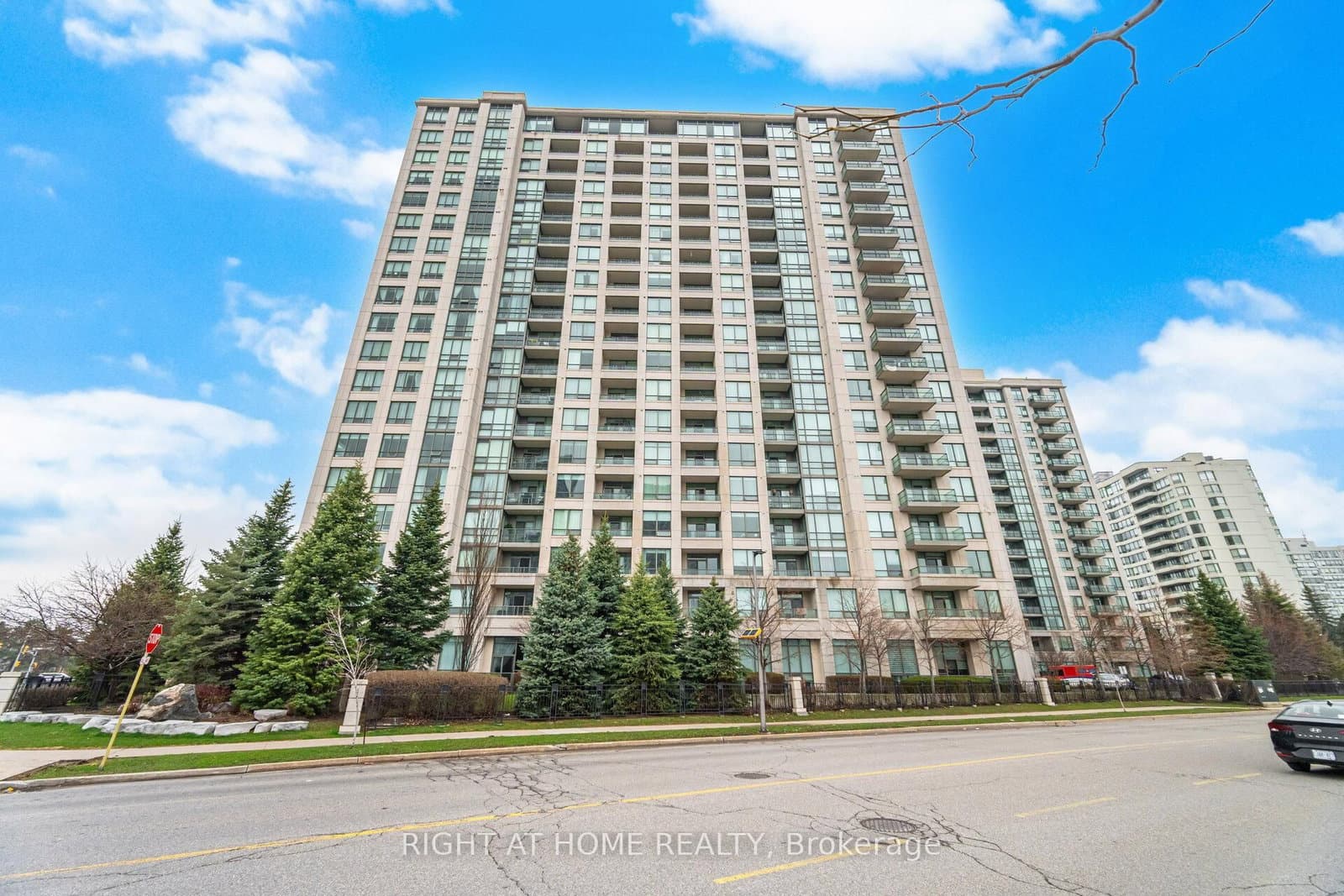 #1010 - 88 Promenade Circle