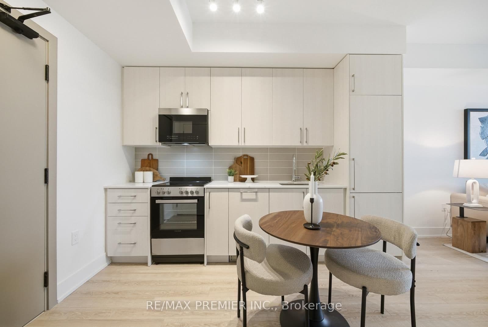#435 - 2075 King Road