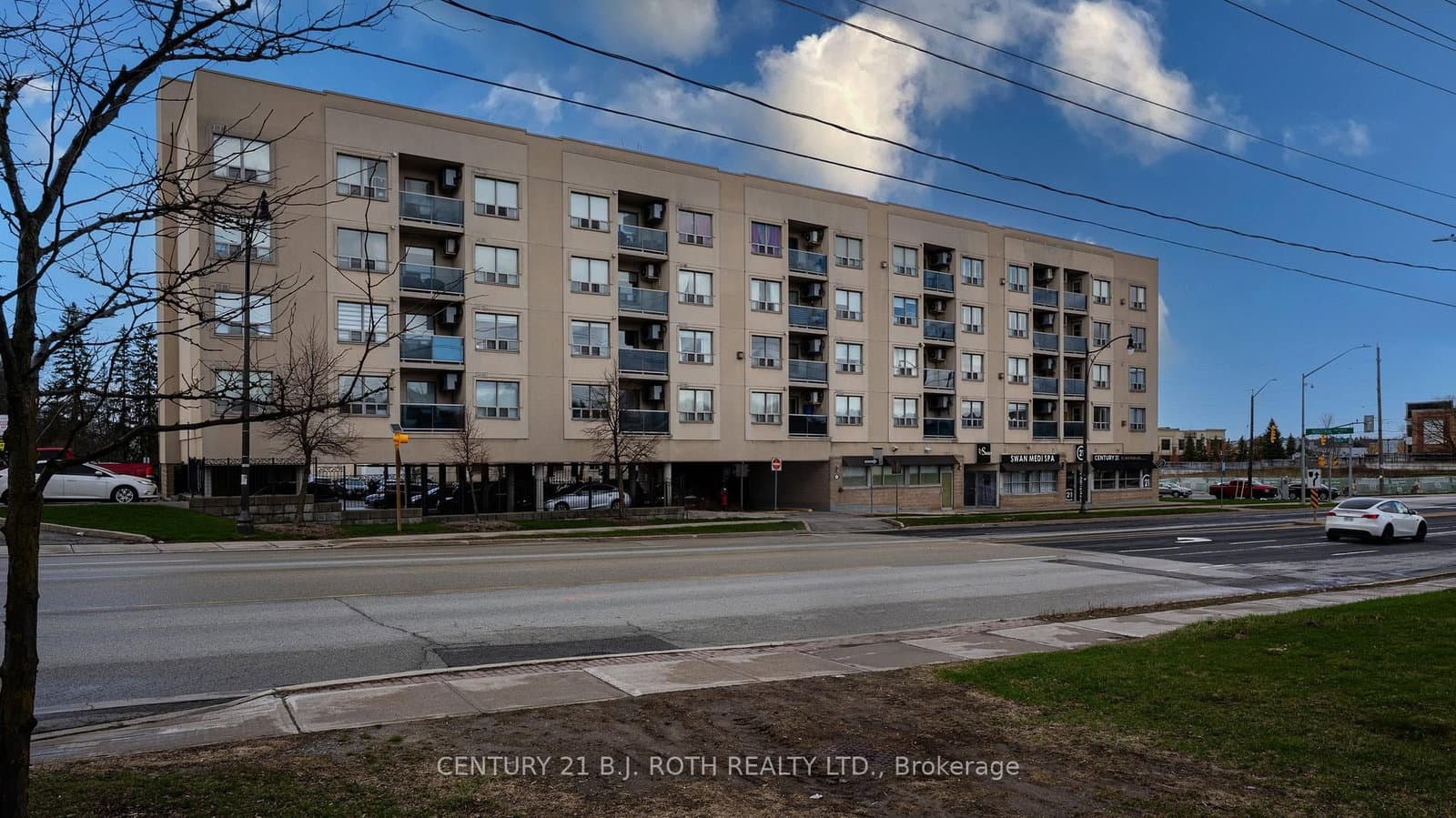 #411 - 160 Wellington Street E