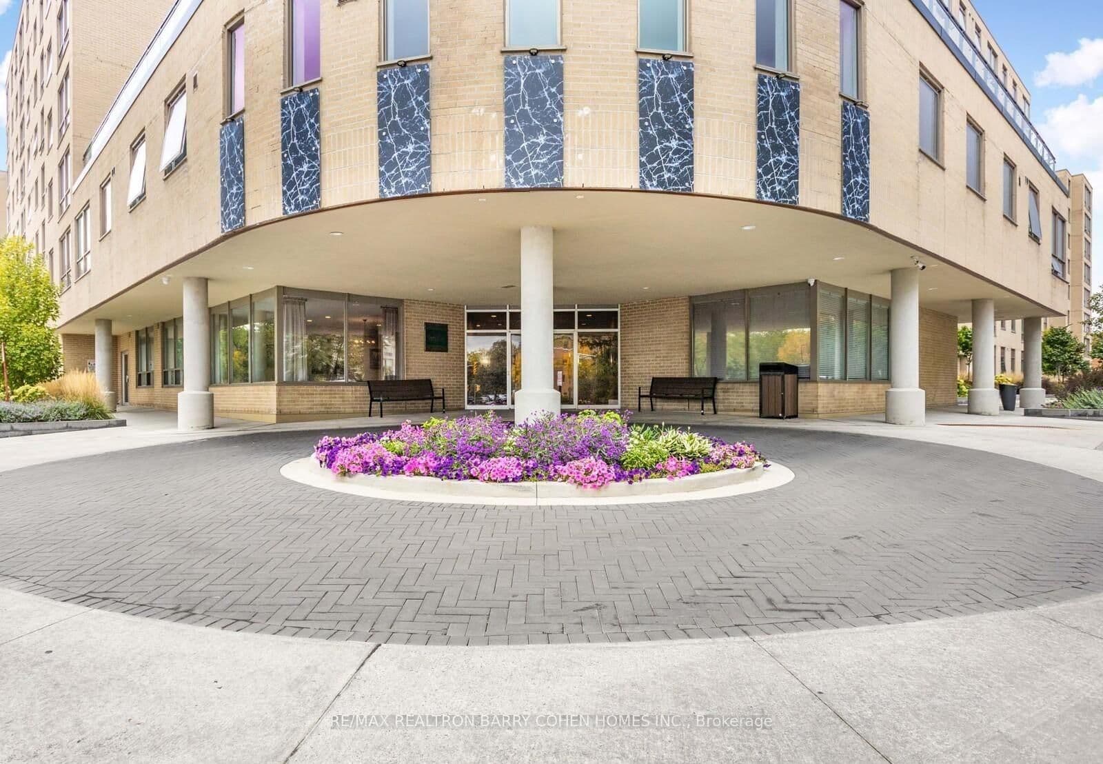 #404 - 326 Major Mackenzie Drive E