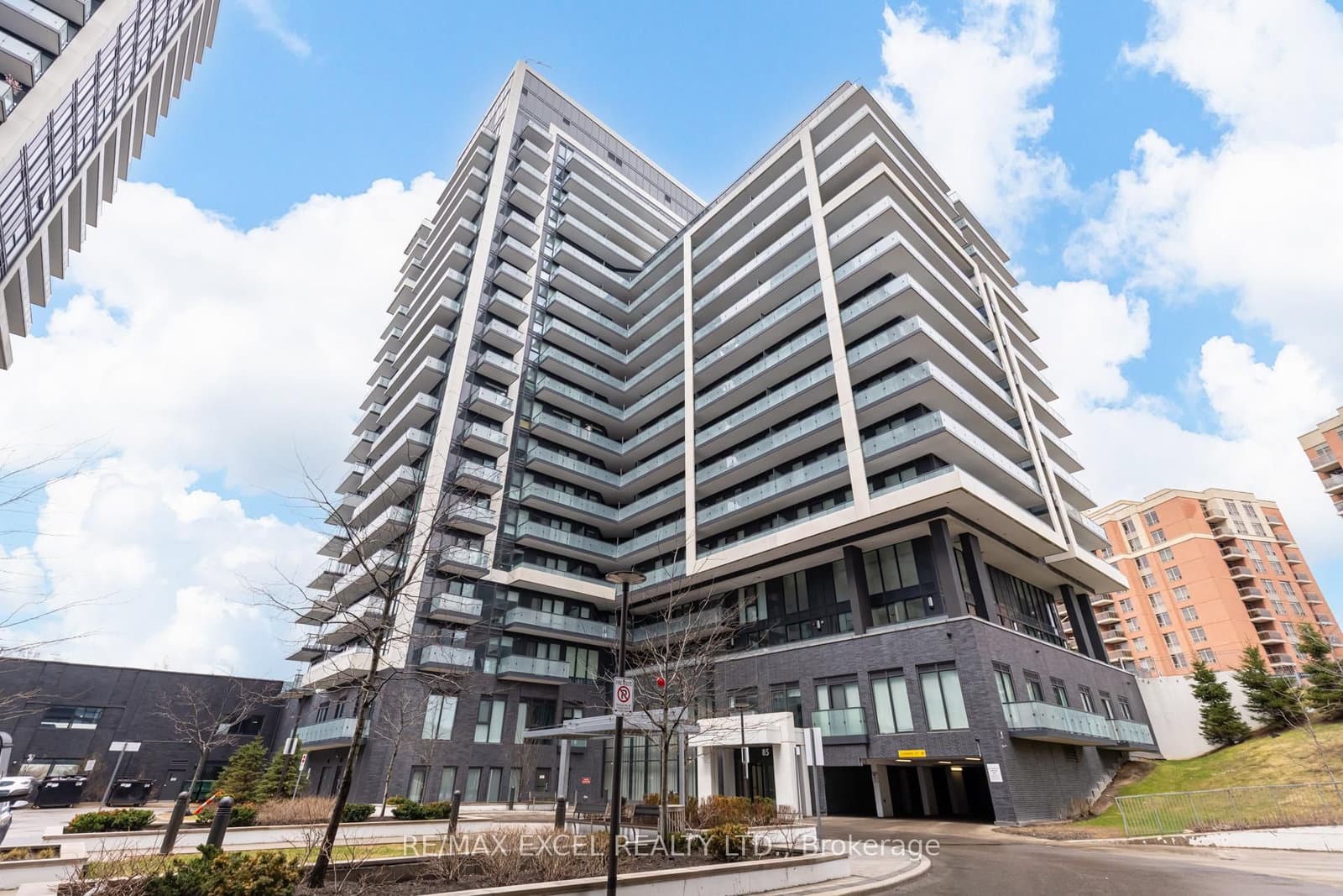 #1006 - 85 Oneida Crescent
