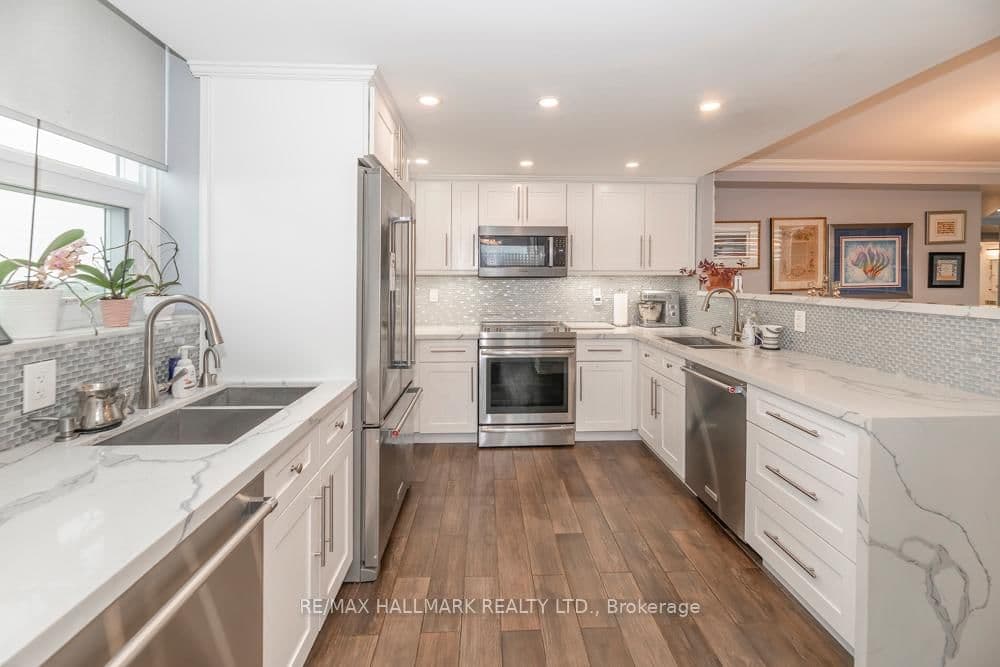 #1004 - 7601 Bathurst Street