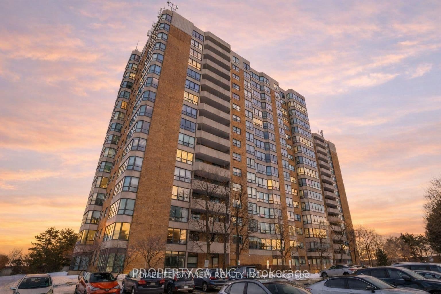 #902 - 7601 Bathurst Street