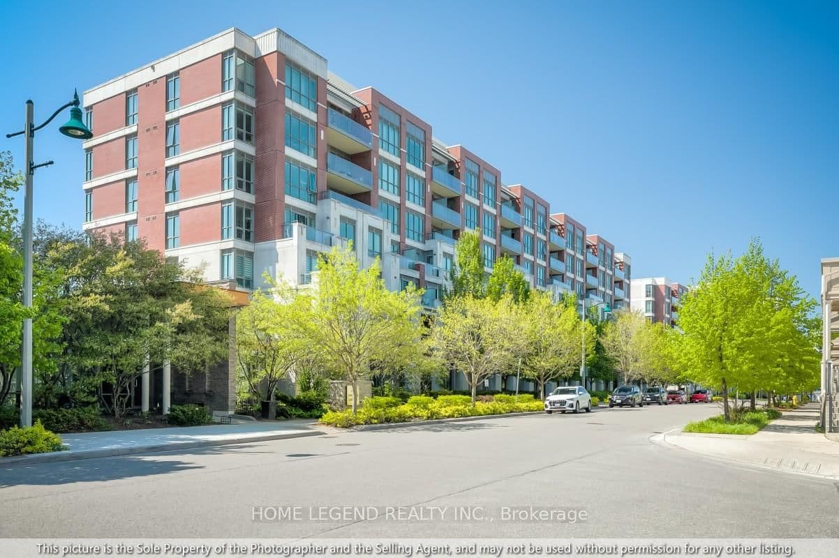 #215 - 39 Upper Duke Crescent
