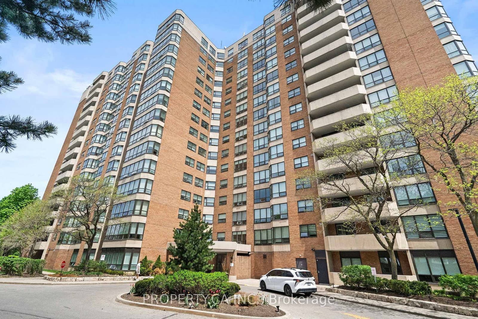 #101 - 7601 Bathurst Street