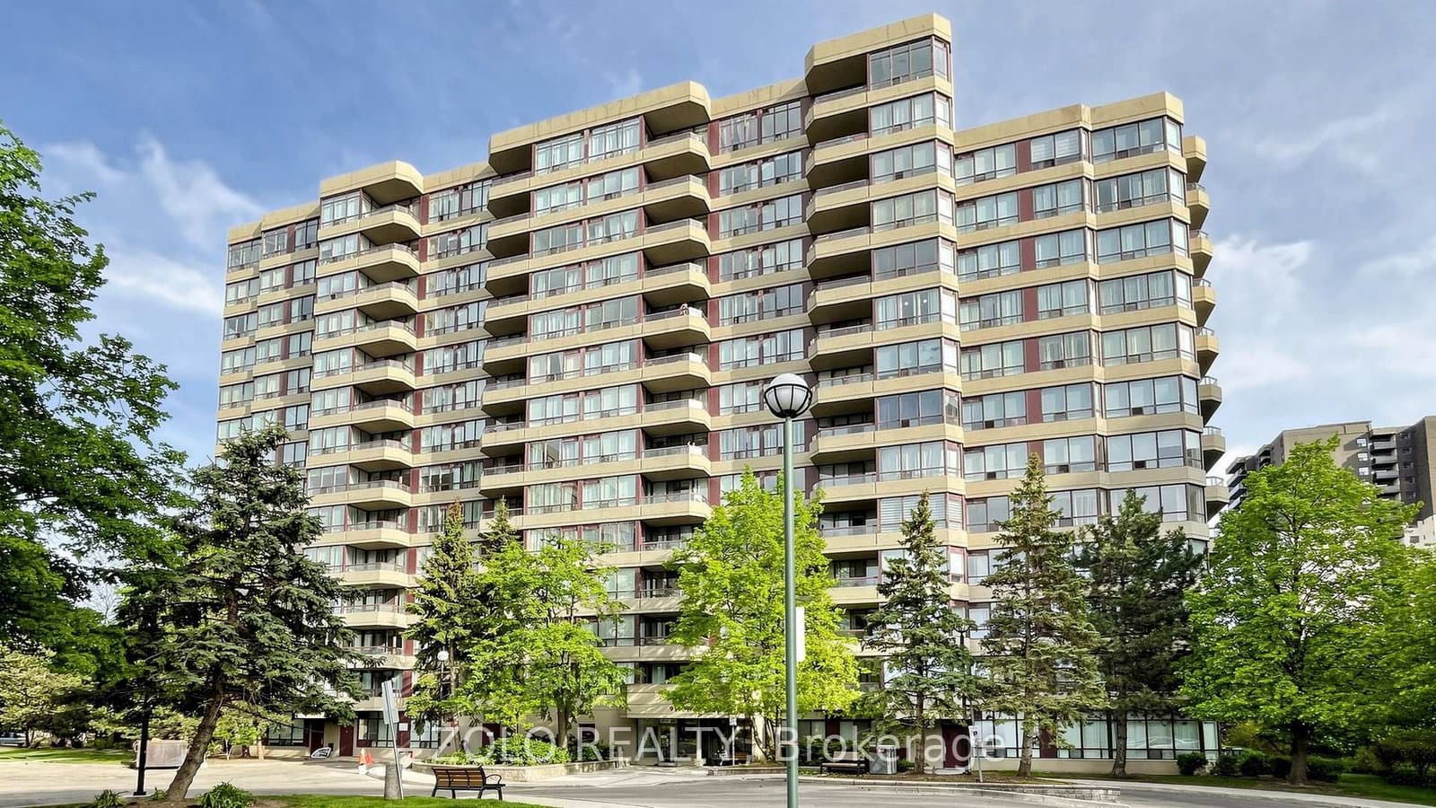 #704 - 91 Townsgate Drive