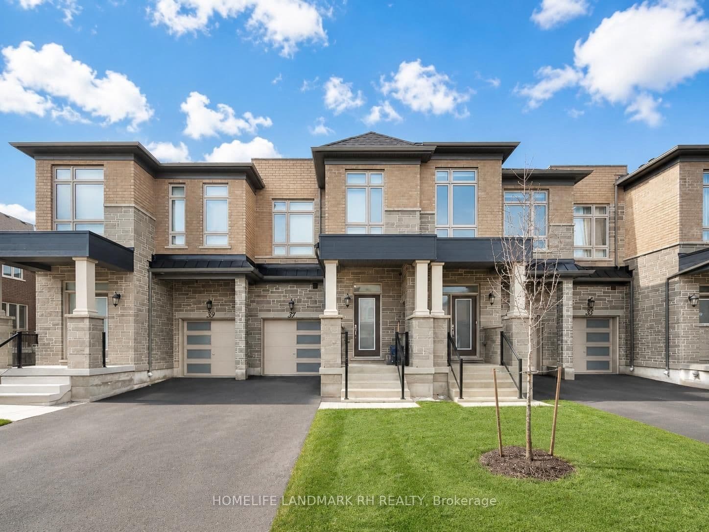 37 Schmeltzer Crescent