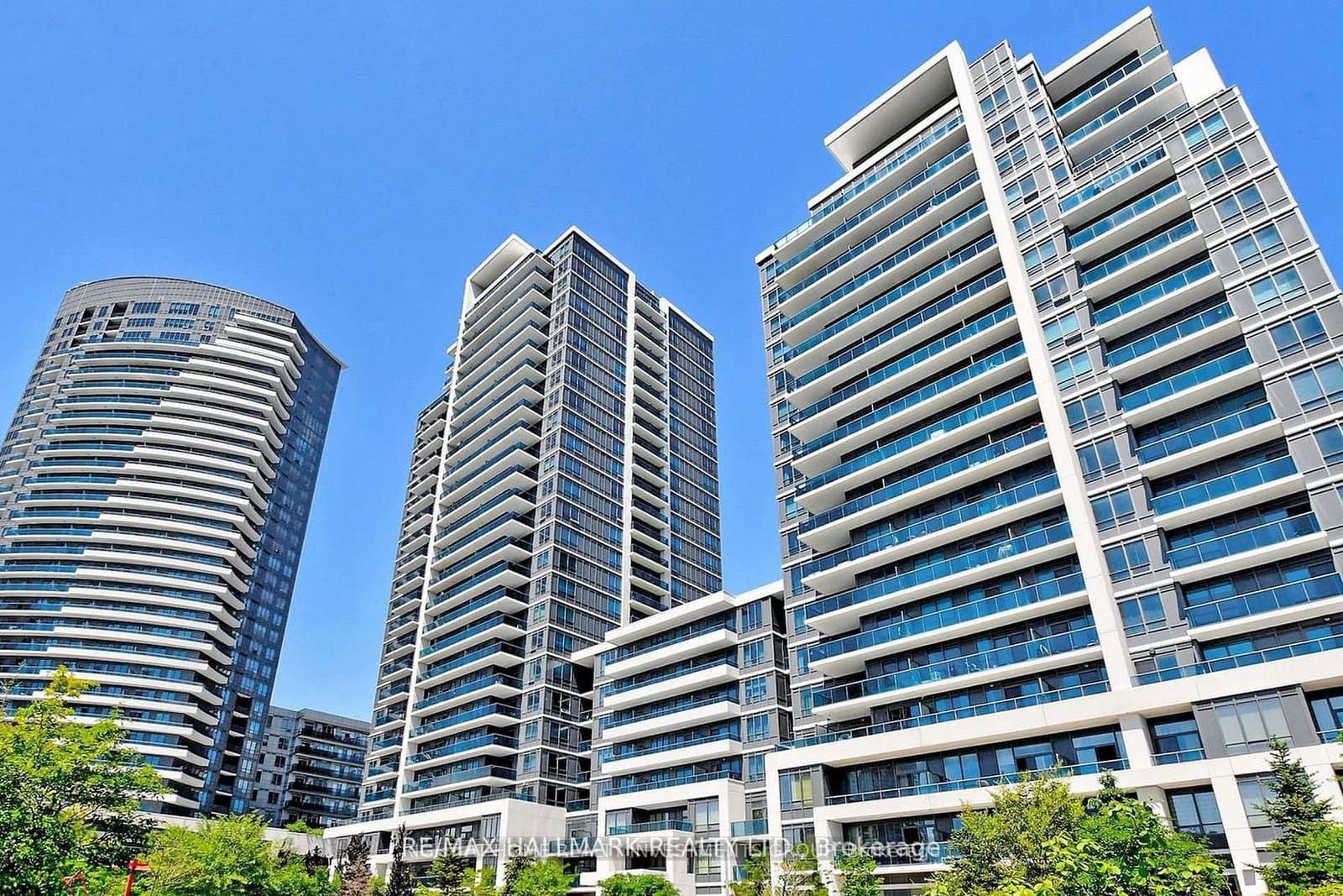 #833 - 7165 Yonge Street