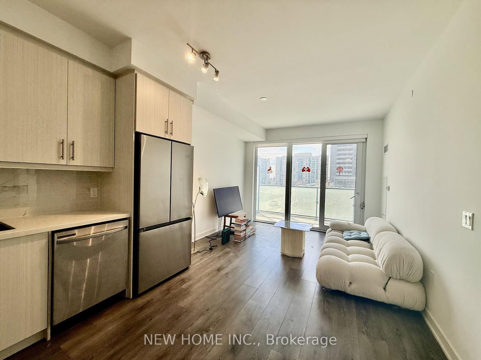 #306 - 105 Oneida Crescent