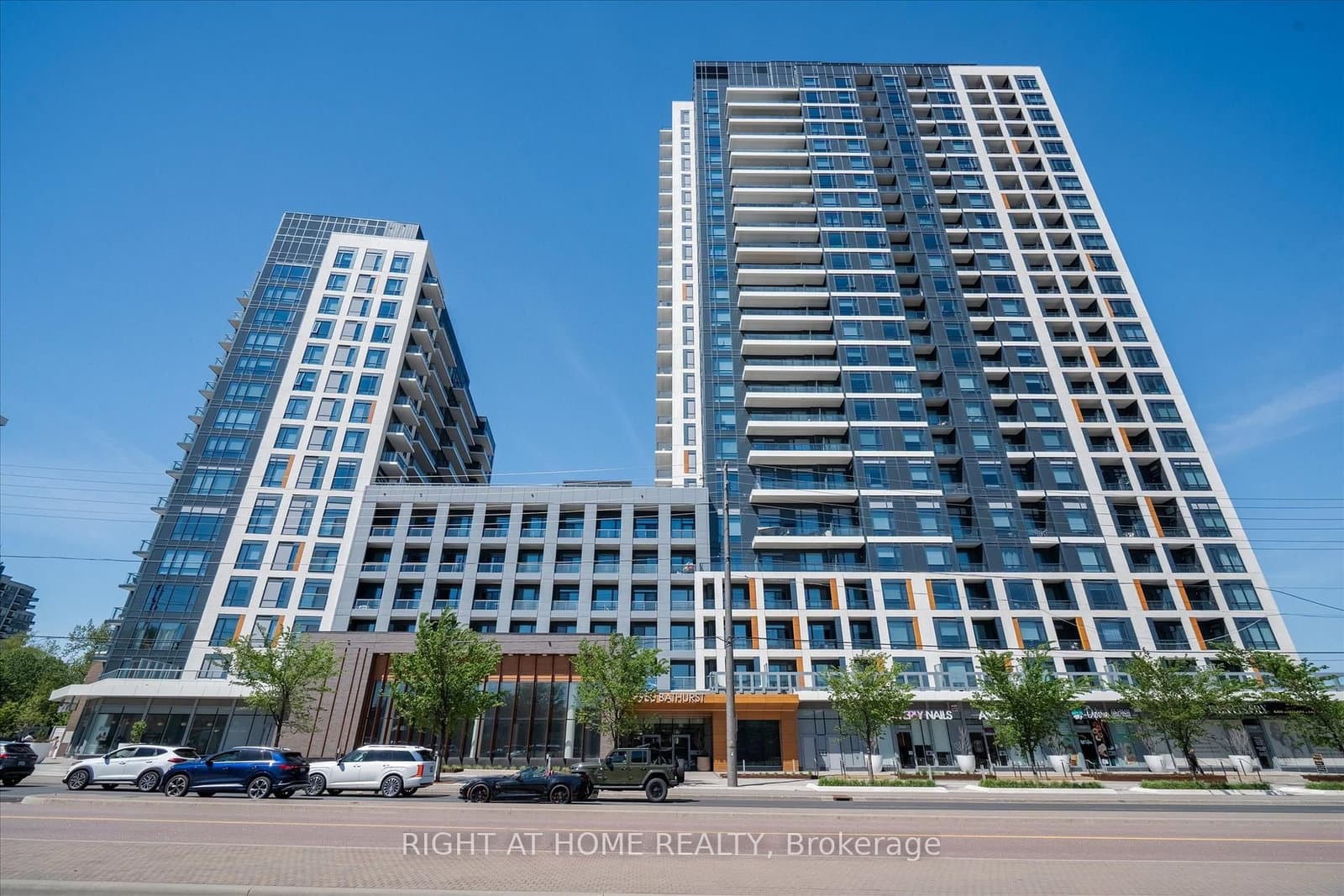 #1424 - 7950 Bathurst Street