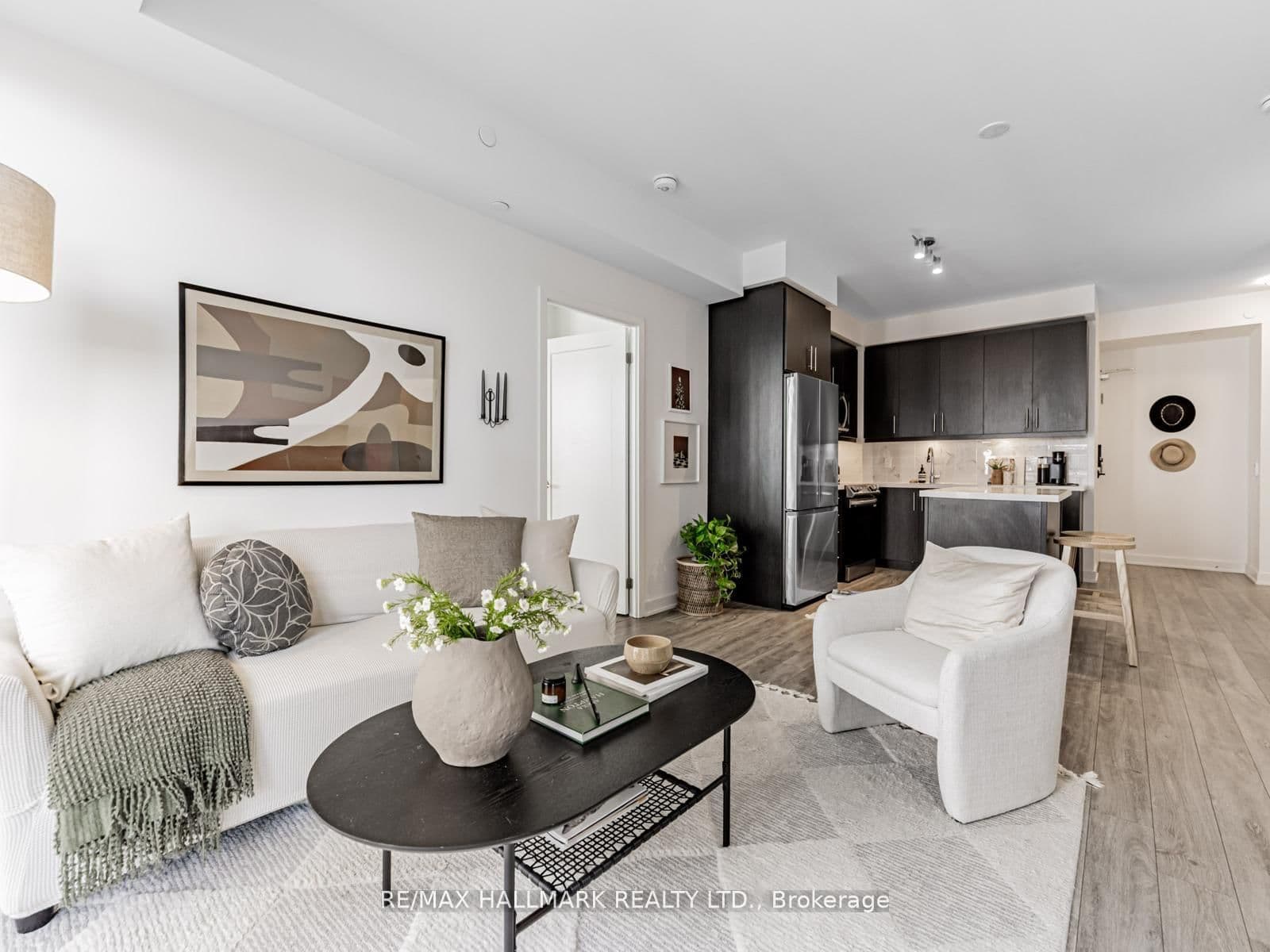 #404 - 105 Oneida Crescent