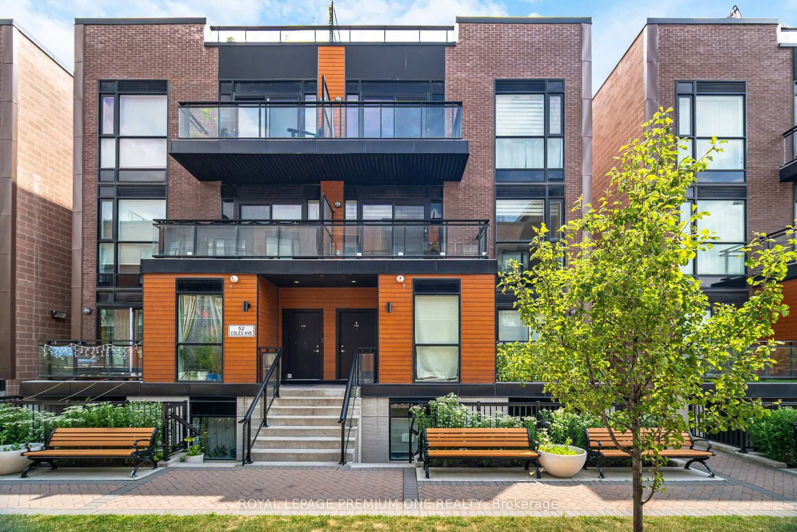 52 Coles Avenue, Unit 303