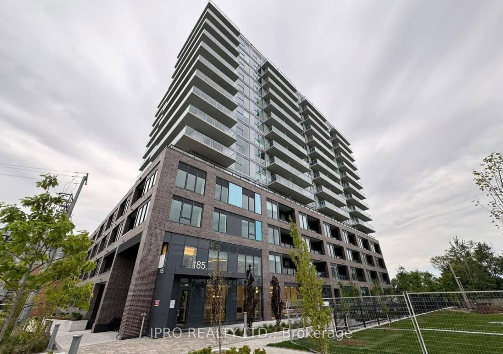 185 Deerfield Road, Unit 102