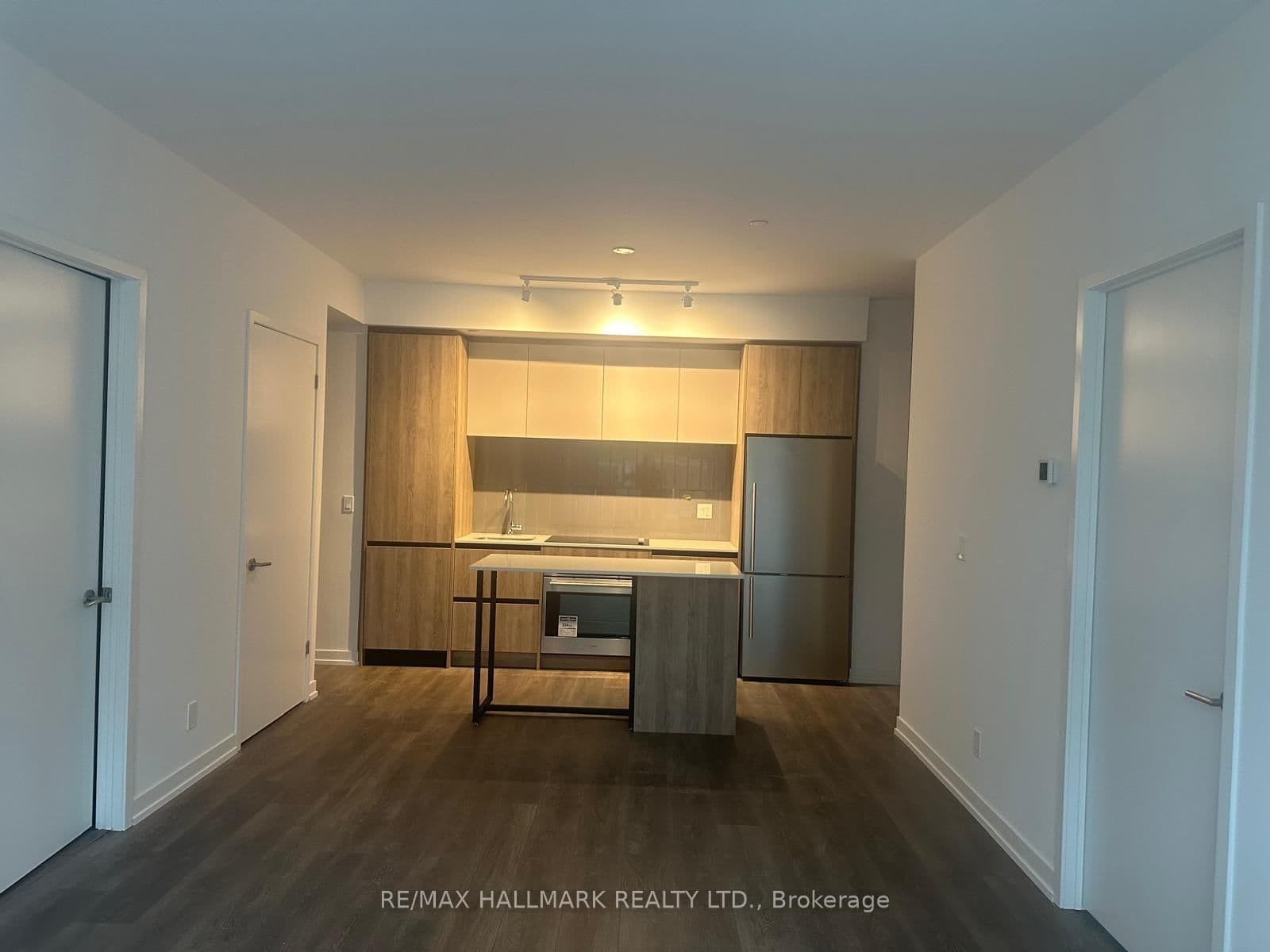 8 Beverley Glen Boulevard