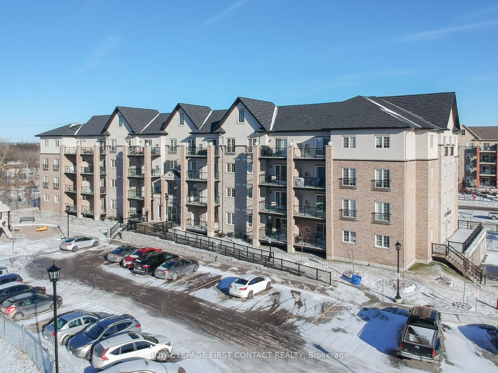 40 Ferndale Drive S, Unit 401