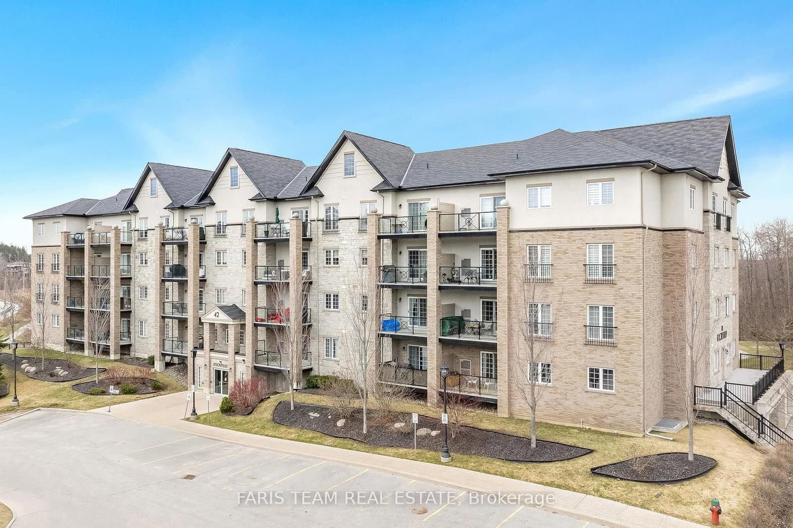 42 Ferndale Drive S, Unit 102