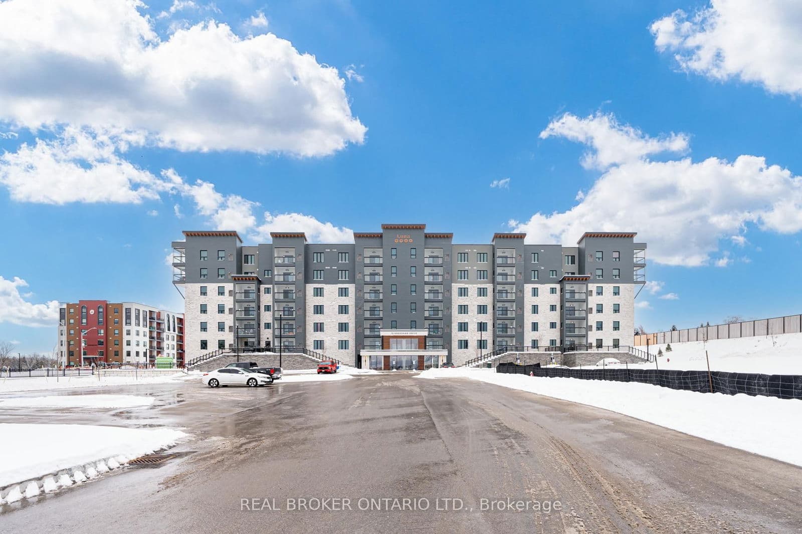 15 Kneeshaw Drive S, Unit 413