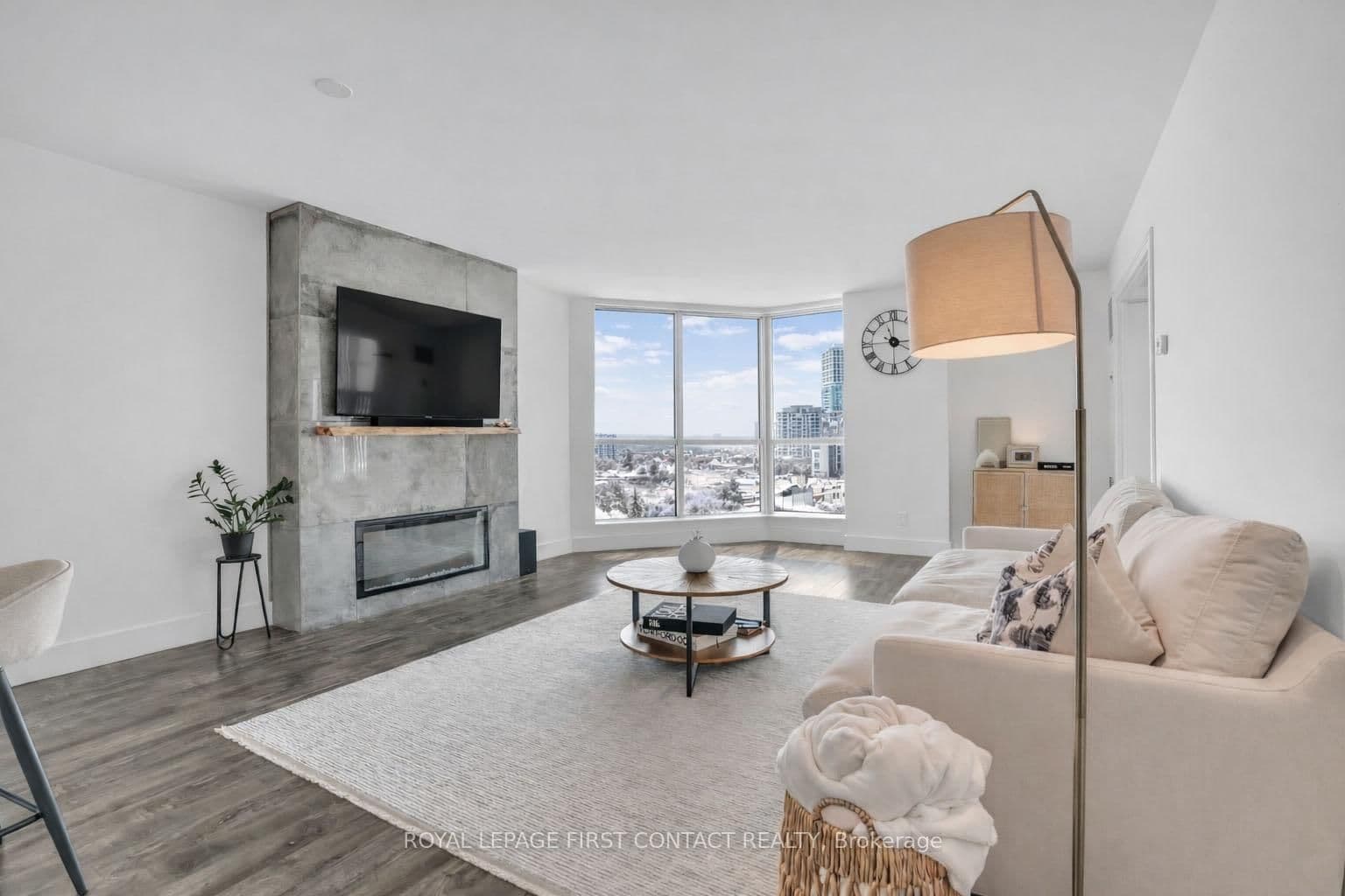 #605 - 140 Dunlop Street E