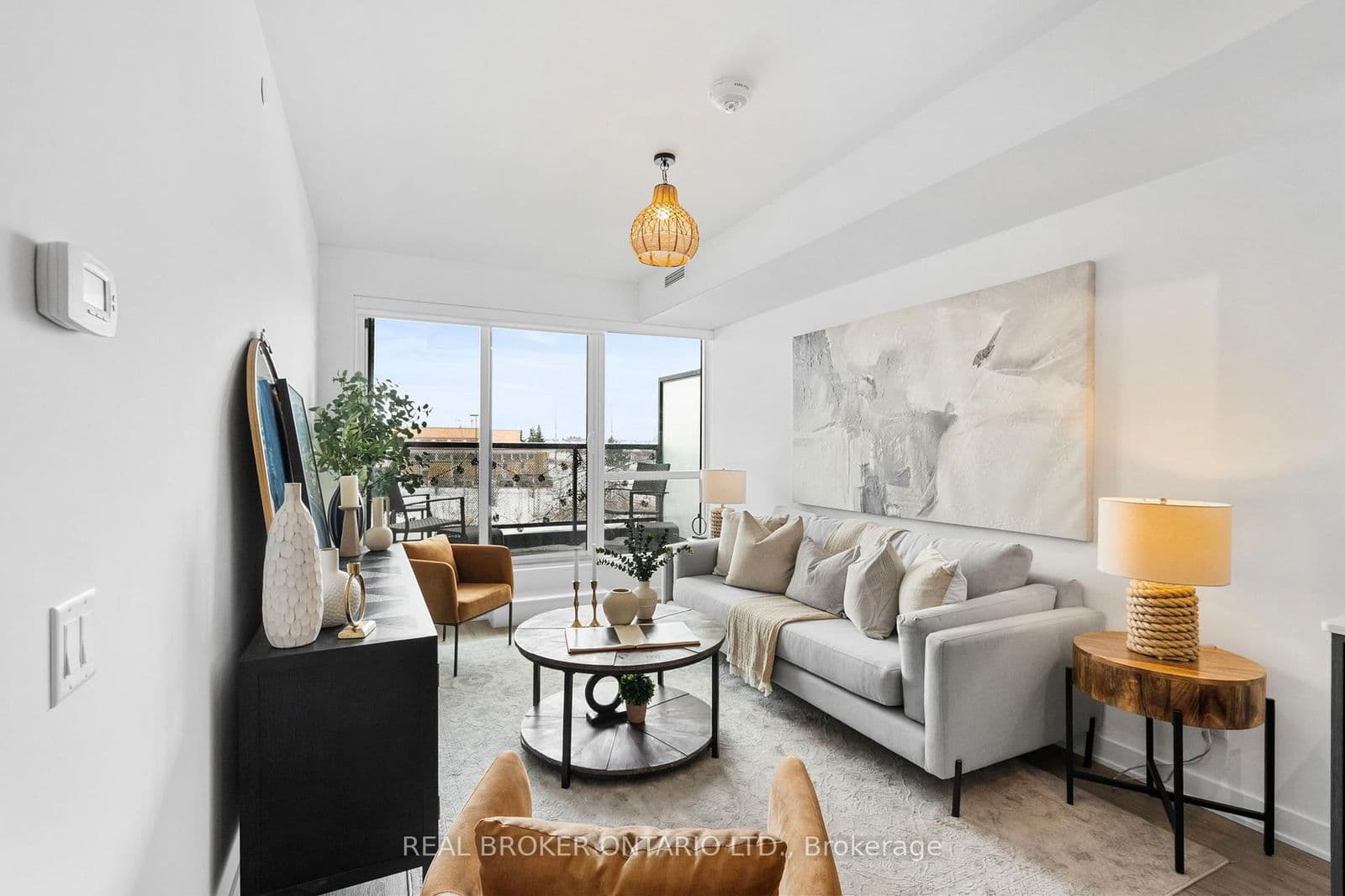 #206 - 681 Yonge Street