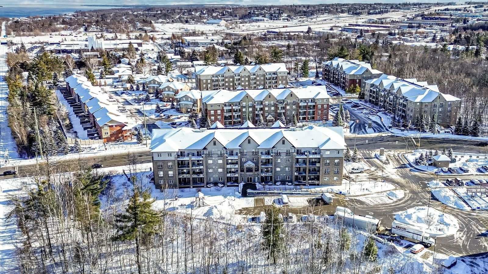 40 Ferndale Drive S, Unit 402