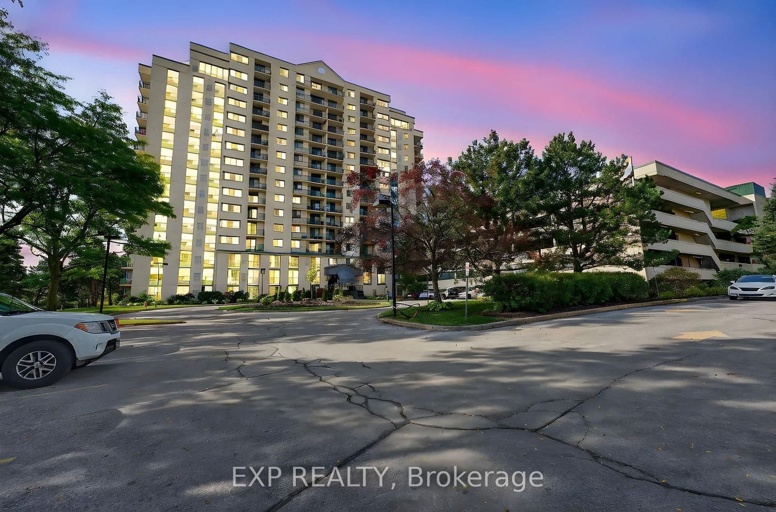 #906 - 75 Ellen Street