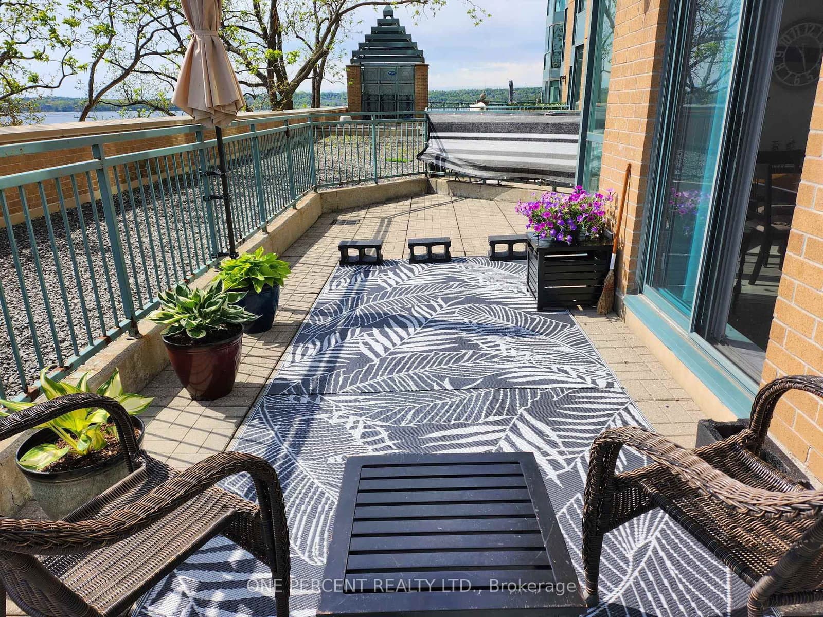 #311 - 150 Dunlop Street E