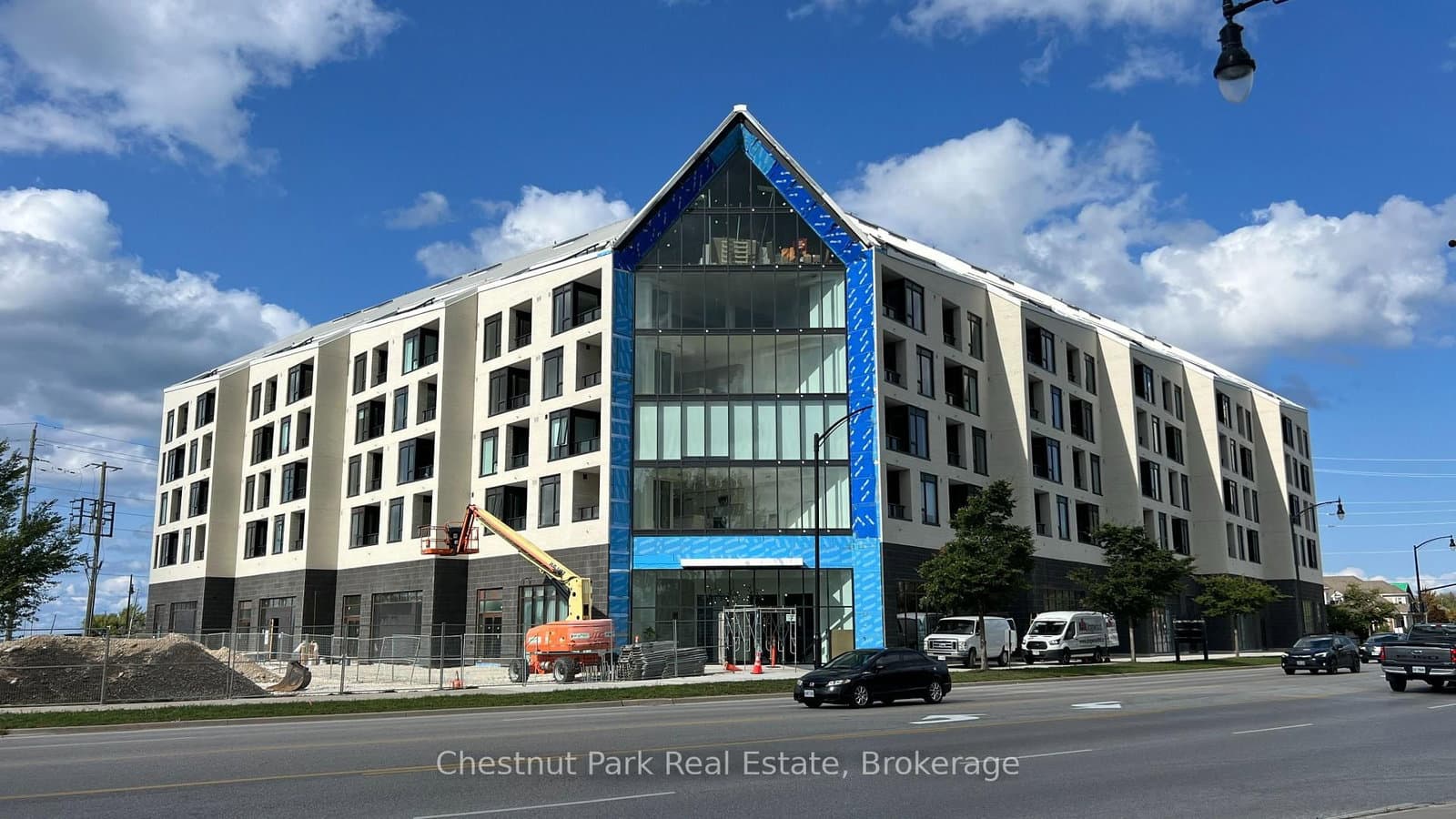 31 Huron Street, Unit 102