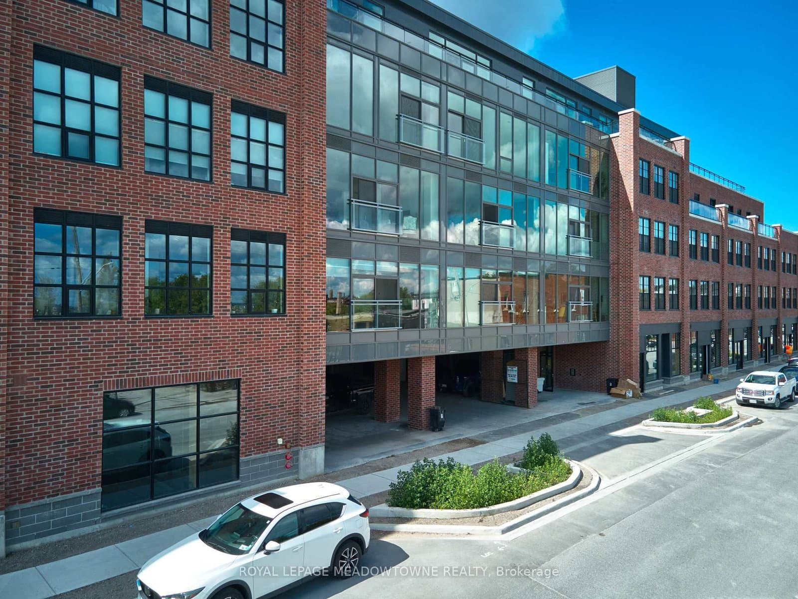 21 Matchedash Street S, Unit 205