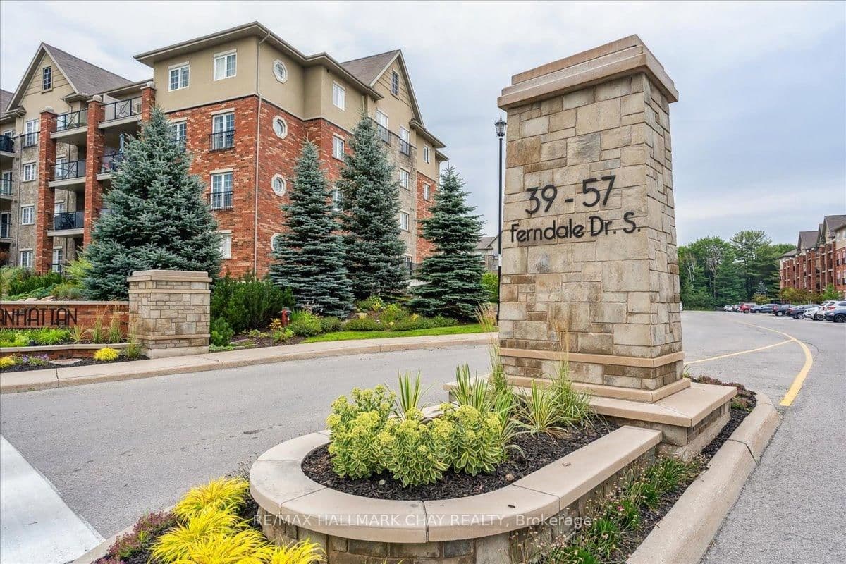39 Ferndale Drive S, Unit 311