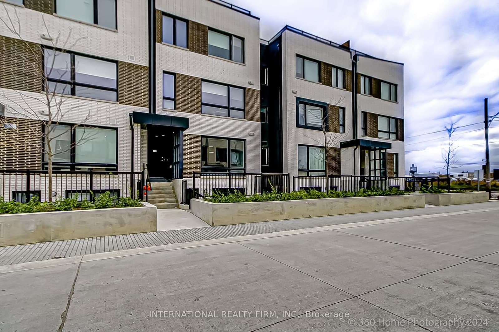 40 Ed Clark Gardens Boulevard, Unit TH19