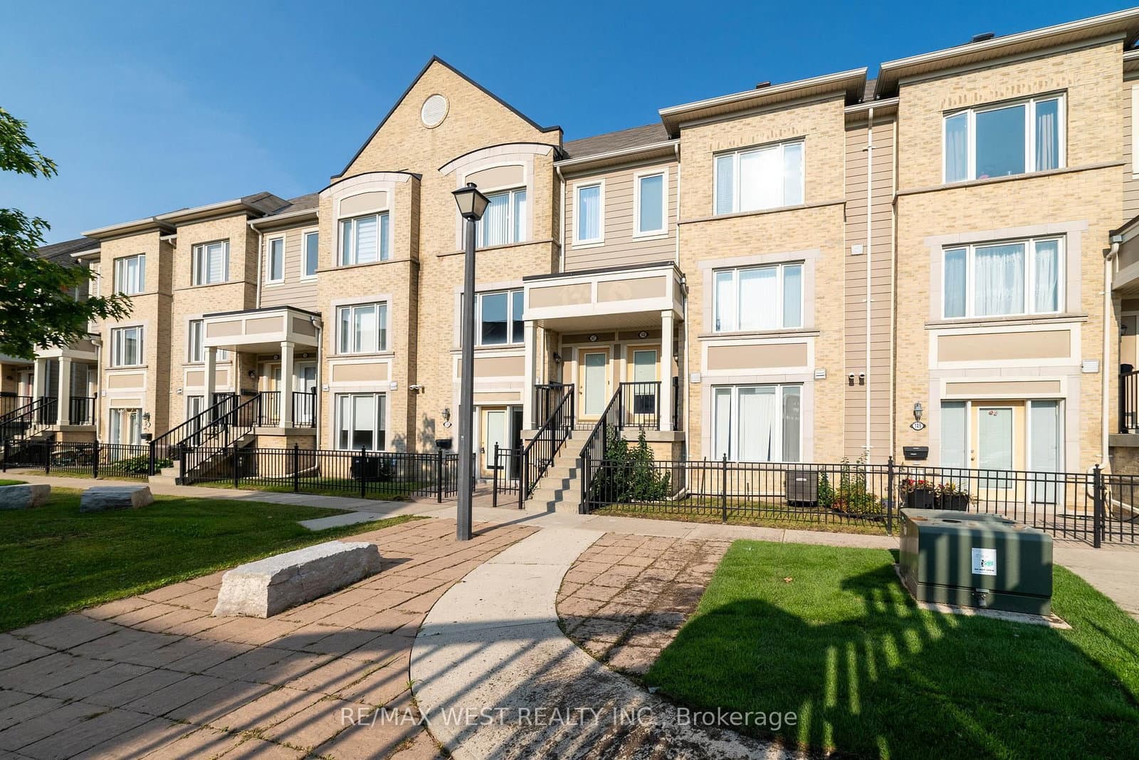 60 Fairwood Circle, Unit 147