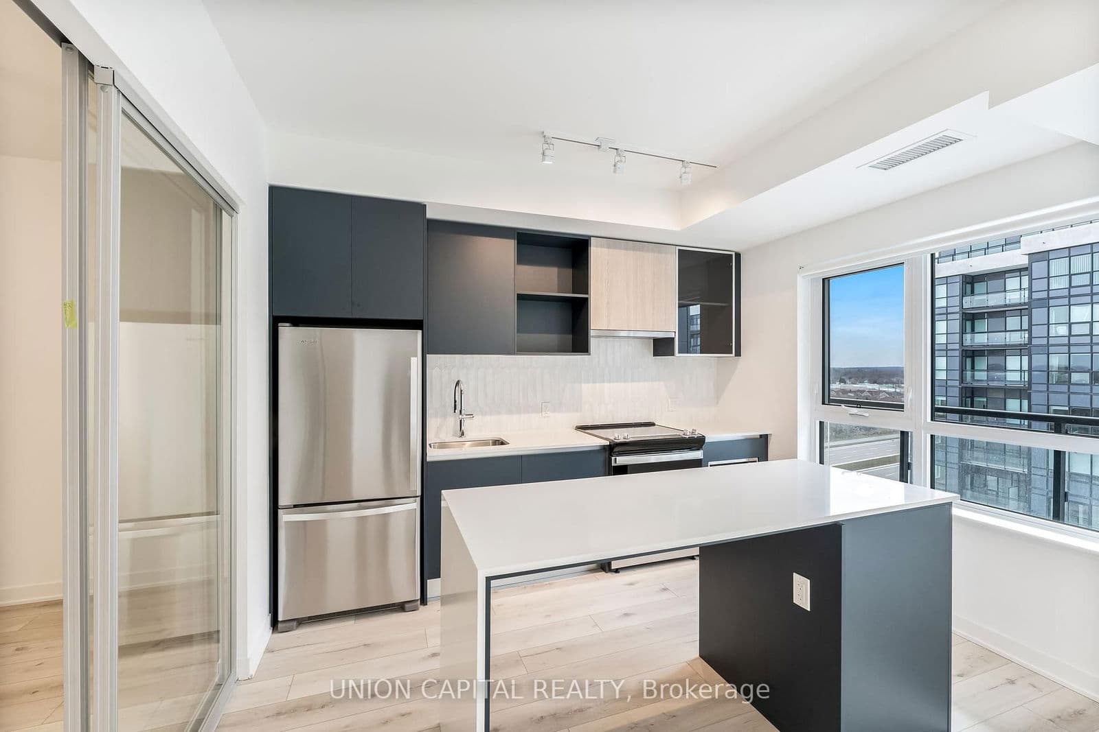 395 Dundas Street W, Unit 618