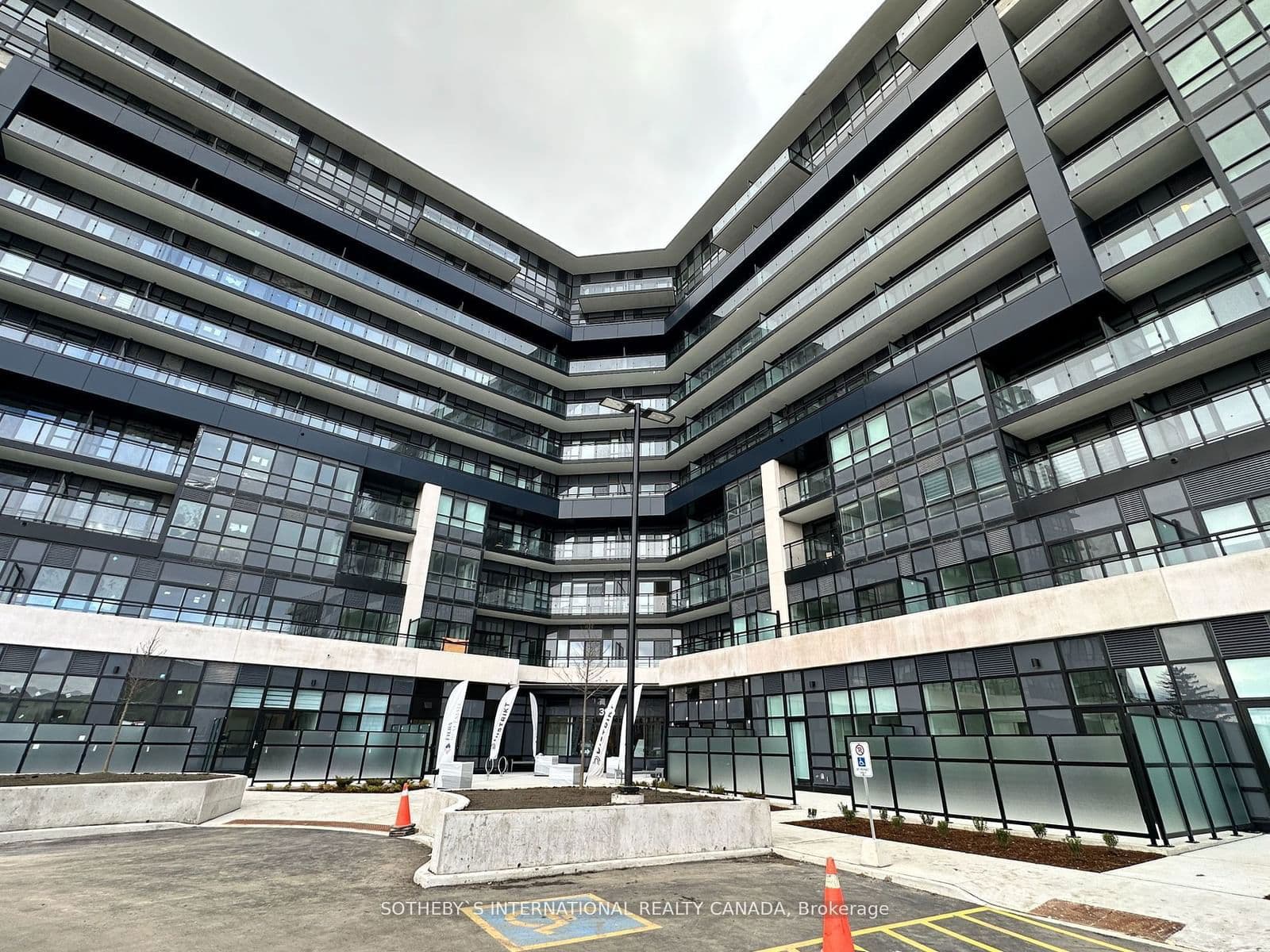 395 Dundas Street W, Unit 505