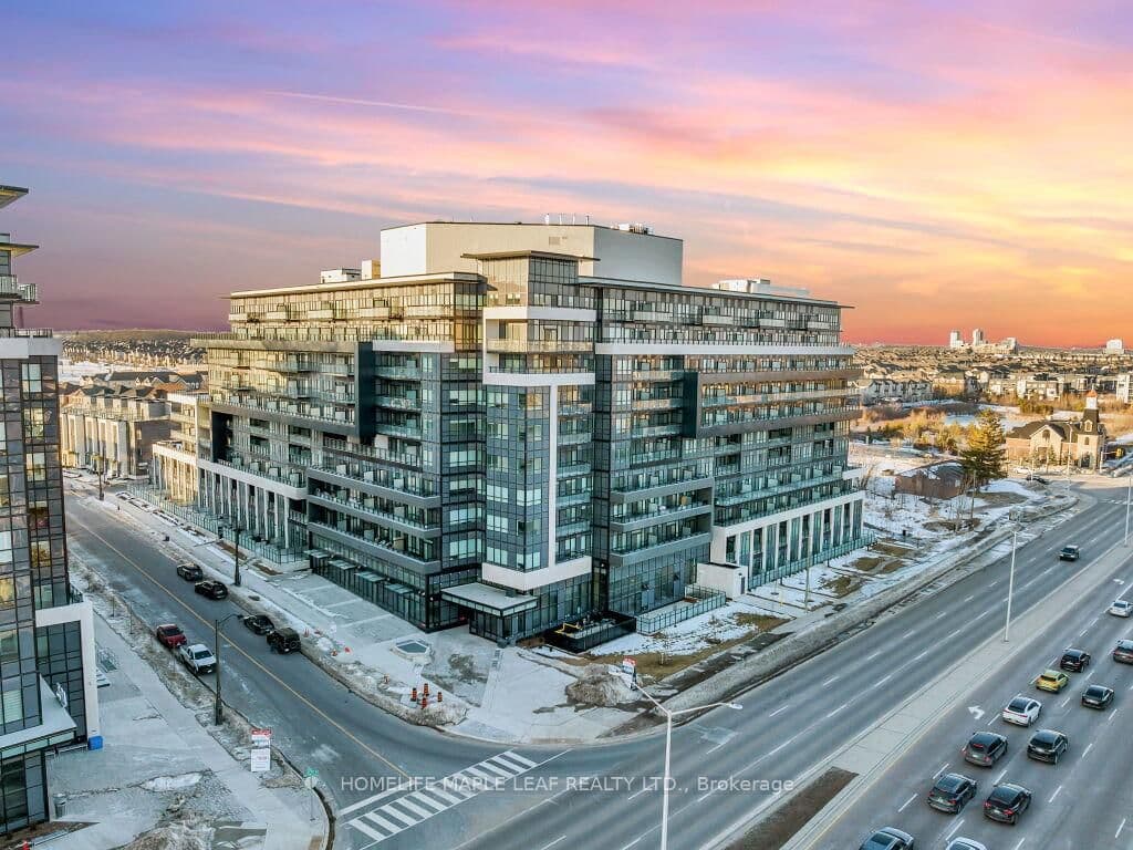 395 Dundas Street W, Unit 708