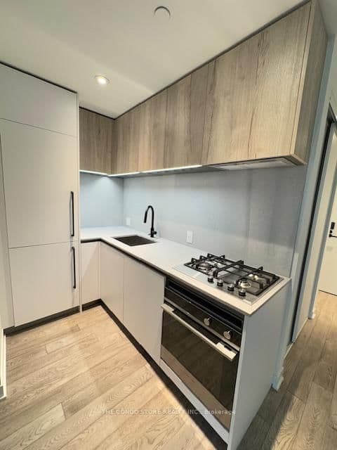 2625 Dundas Street W, Unit 413