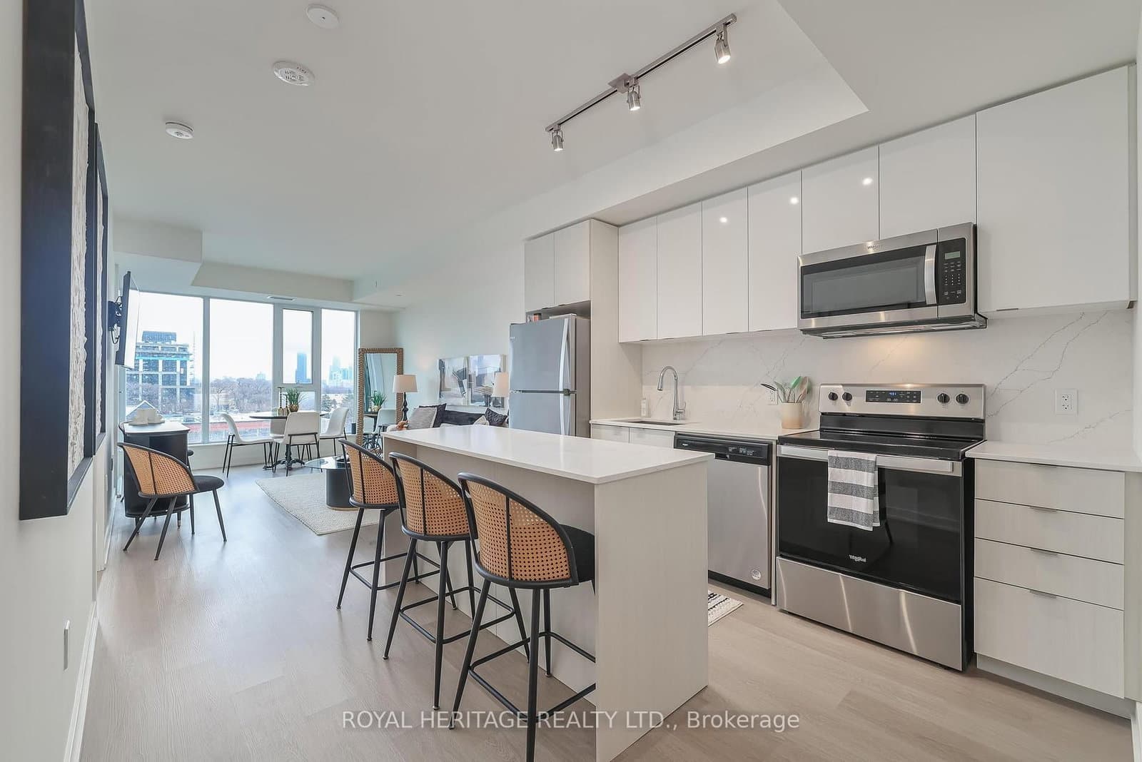 859 The Queensway, Unit 423