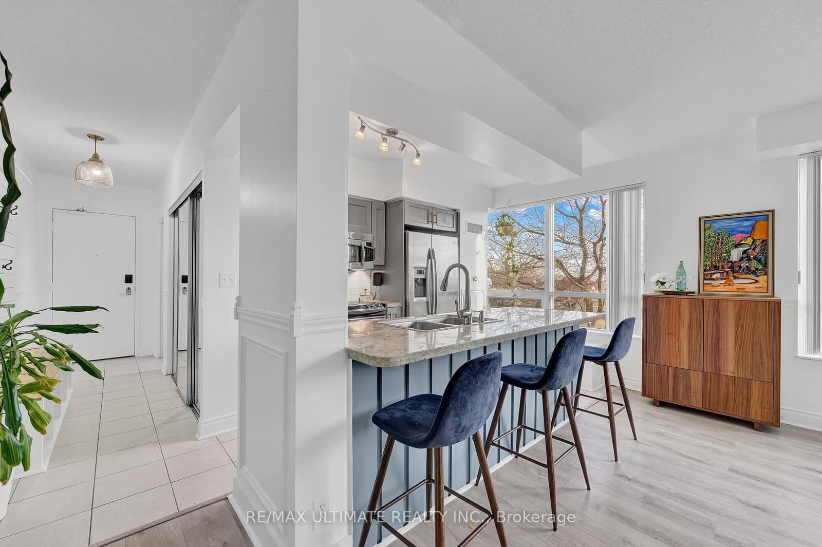 1910 Lake Shore Boulevard W, Unit 201