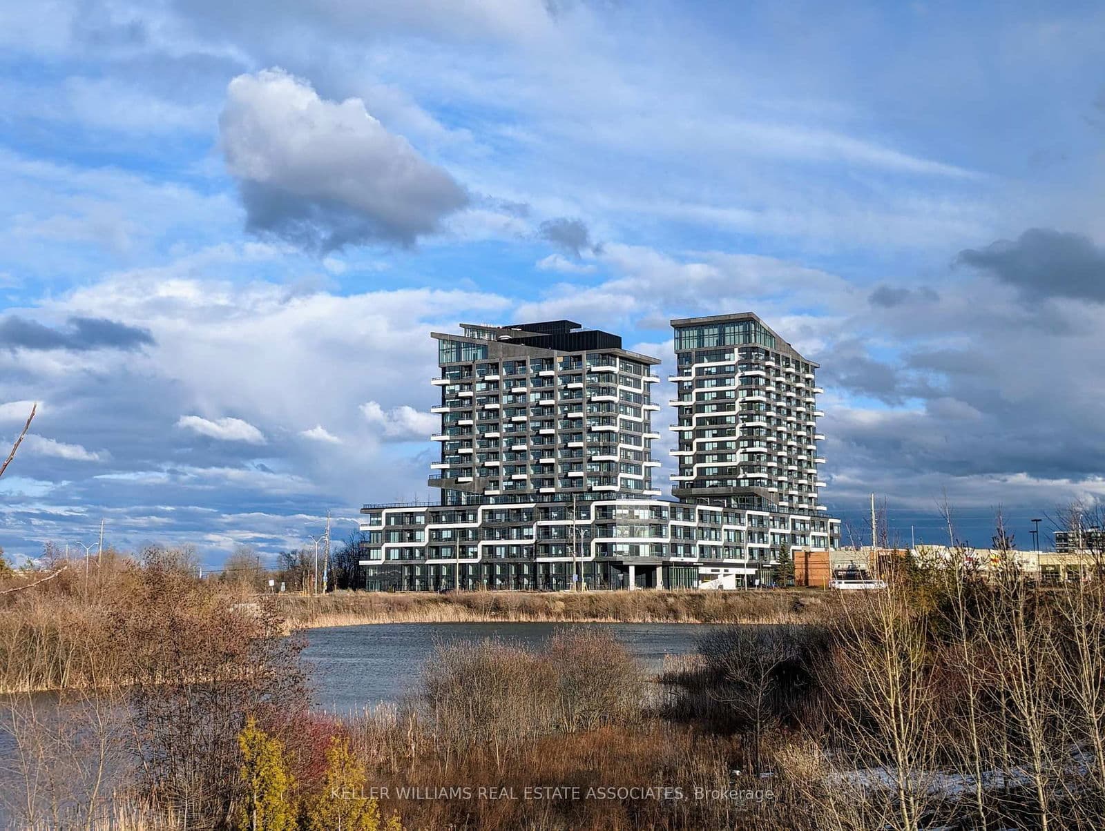 2489 Taunton Road, Unit 1418