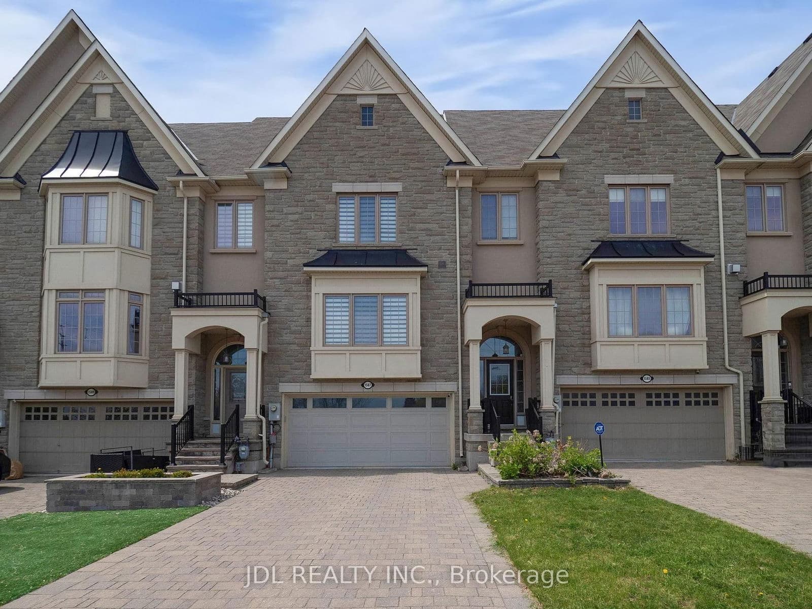 1585 Eglinton Avenue W