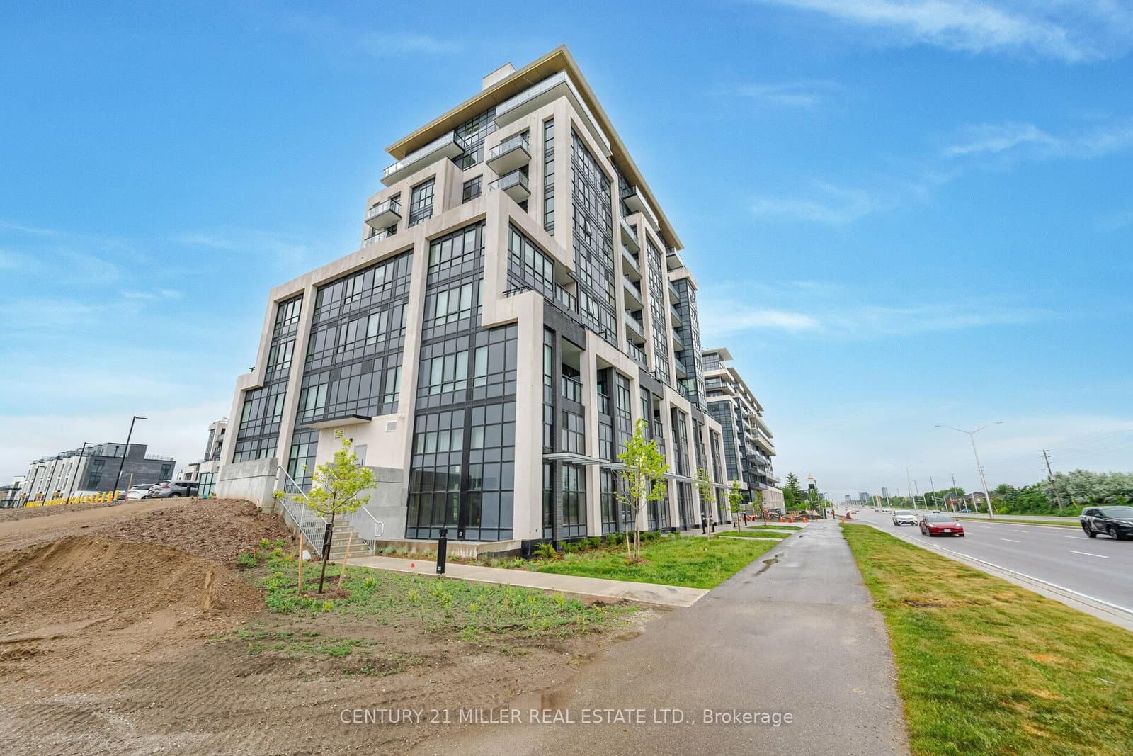 405 Dundas Street W, Unit 335